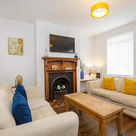 Falklands Street Centre House-free Parking 约克