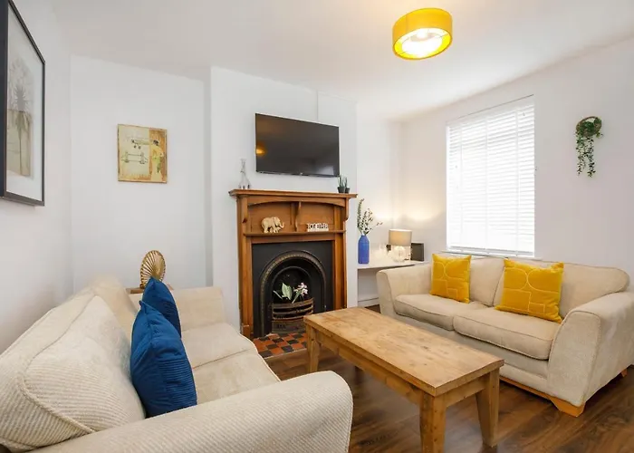 Falklands Street Centre House-free Parking York