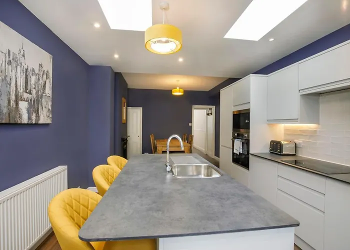 Falklands Street Centre House-free Parking Holiday home