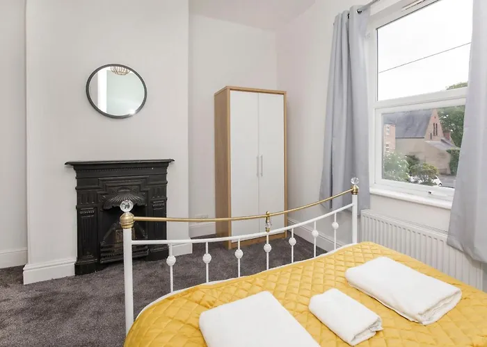 Falklands Street Centre House-free Parking York