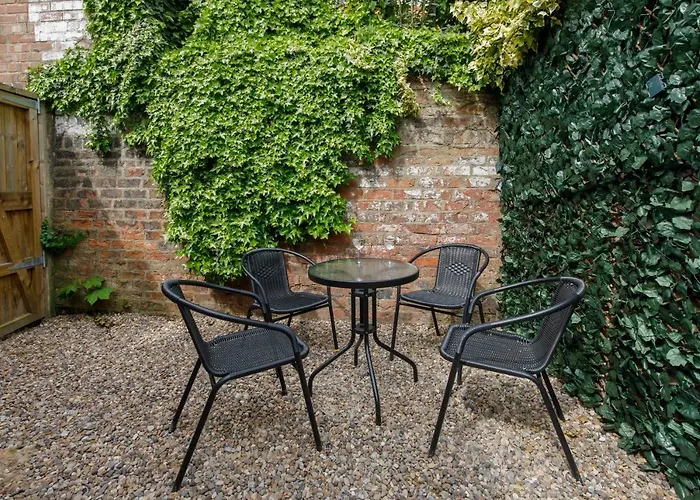 Falklands Street Centre House-free Parking York