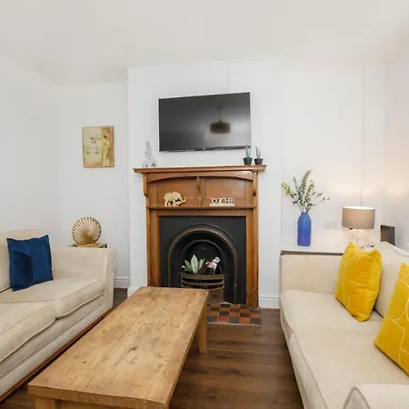 Vakantiehuis Falklands Street Centre House-free Parking *