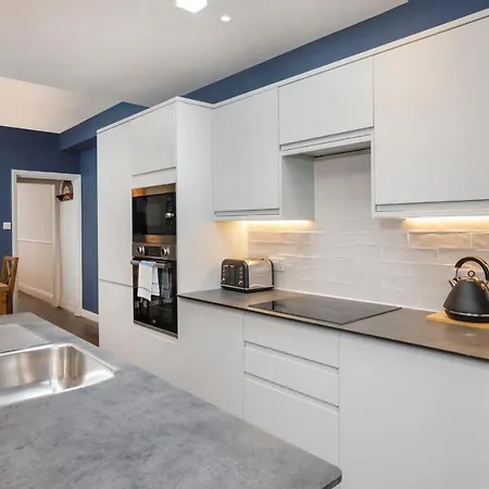 Vakantiehuis Falklands Street Centre House-free Parking *