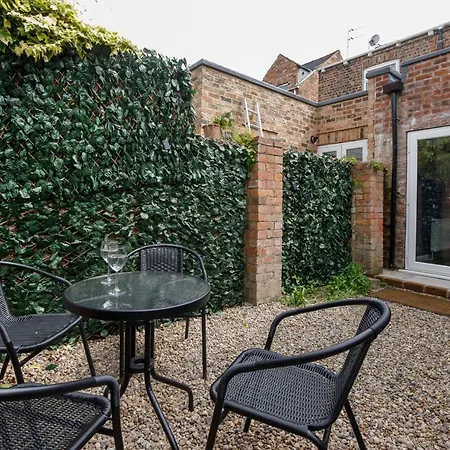 Falklands Street Centre House-free Parking * York